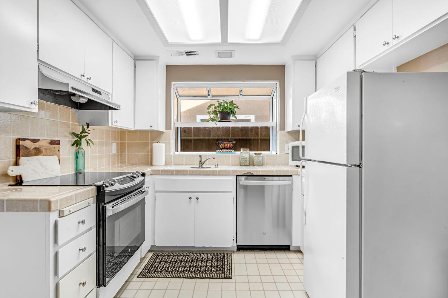 3770 W Barstow Ave #157, Fresno, CA 93711