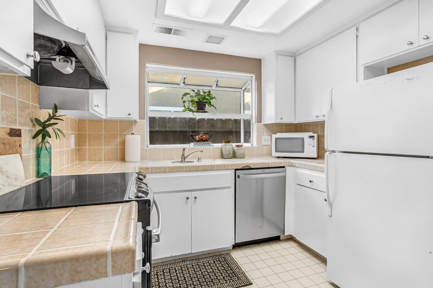 3770 W Barstow Ave #157, Fresno, CA 93711