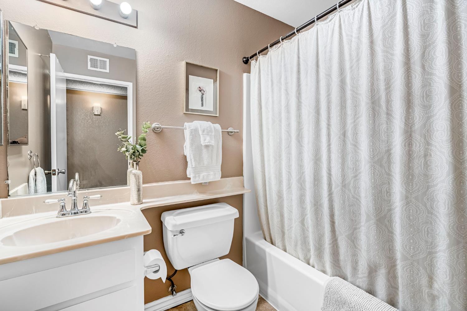 3770 W Barstow Ave #157, Fresno, CA 93711