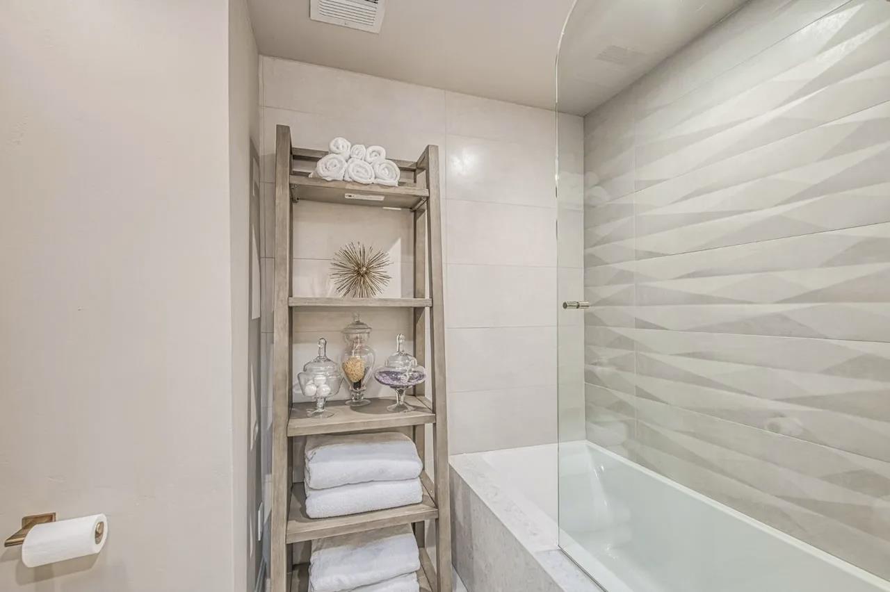 2352 W Loma Linda Ave, Fresno, CA 93711