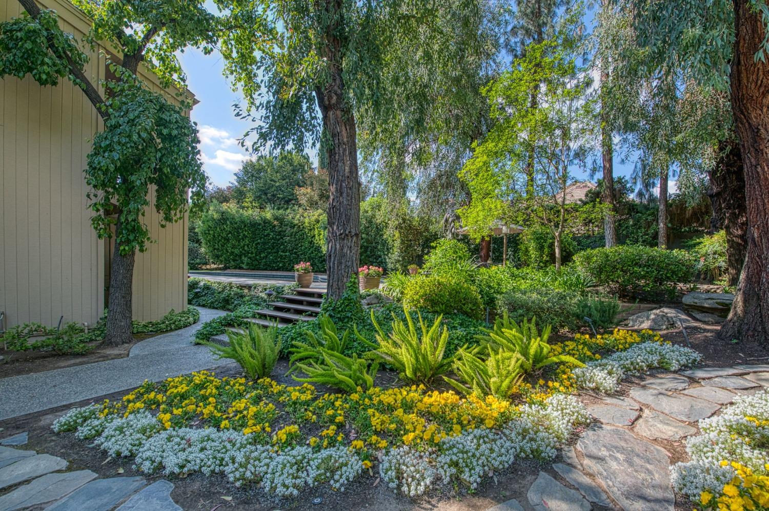 2352 W Loma Linda Ave, Fresno, CA 93711