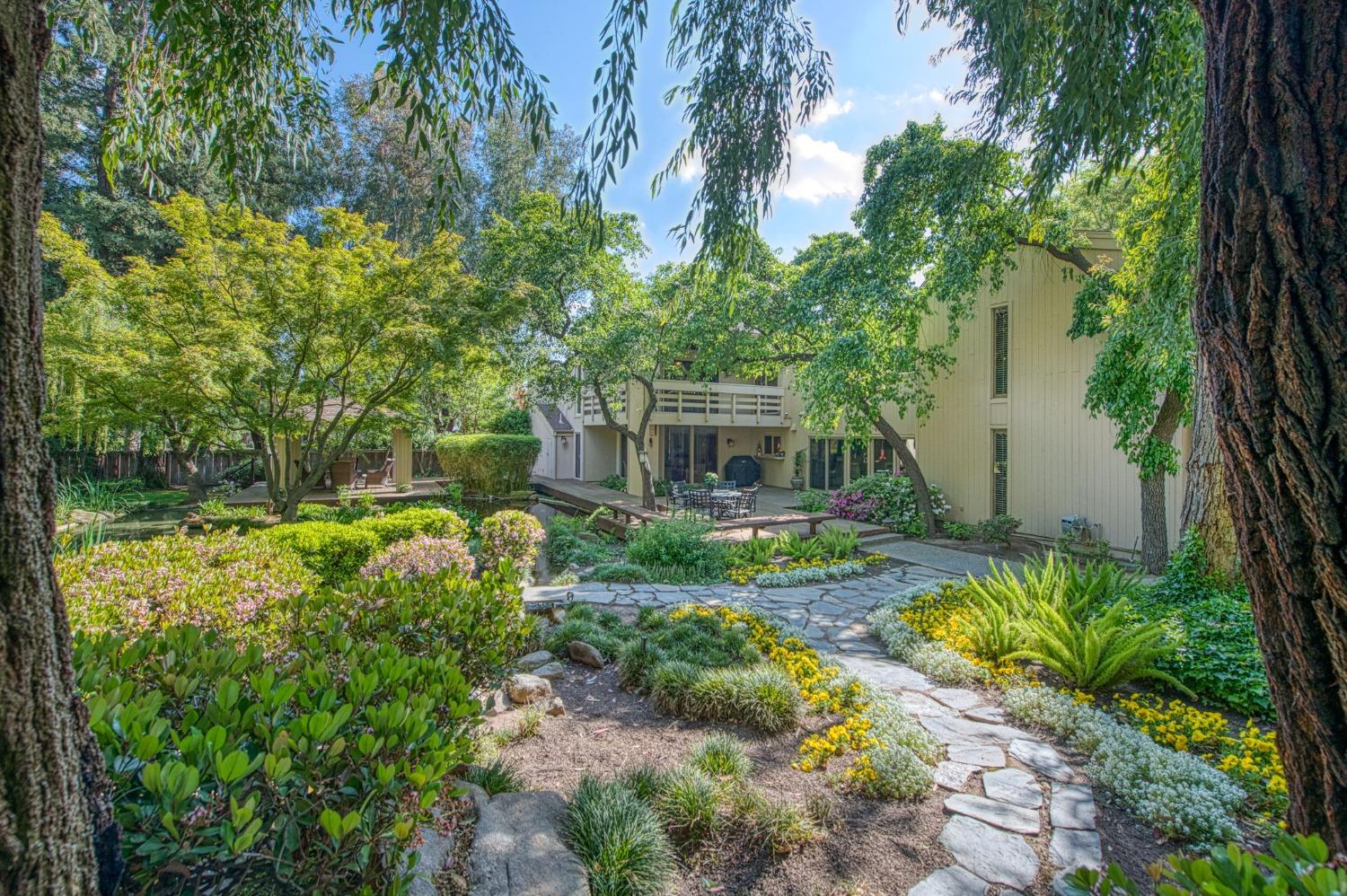 2352 W Loma Linda Ave, Fresno, CA 93711