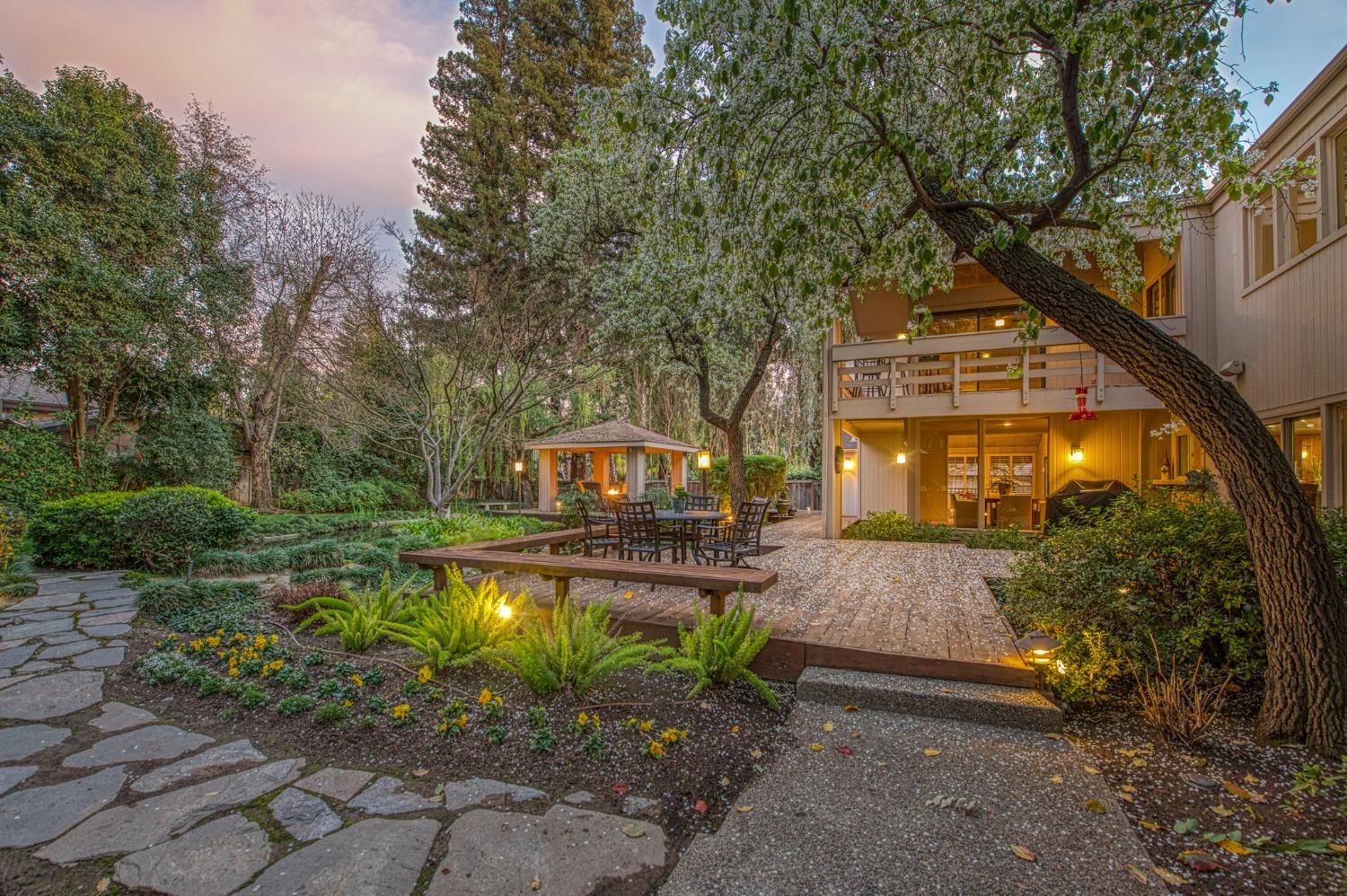 2352 W Loma Linda Ave, Fresno, CA 93711