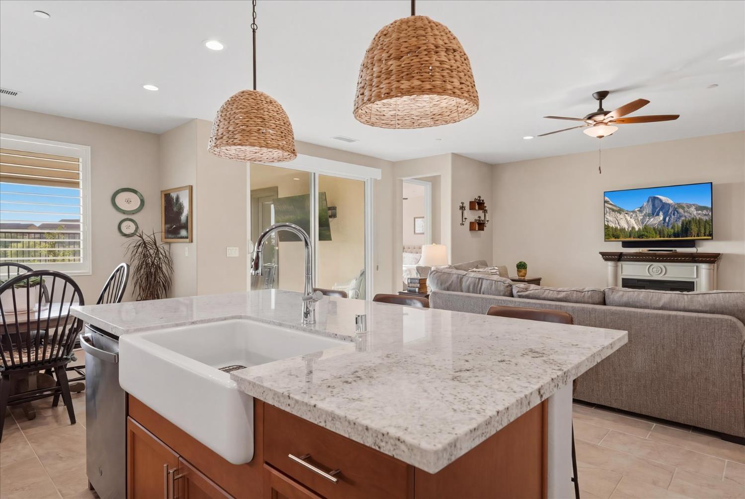 4314 Little Canyon Dr, Madera, CA 93636