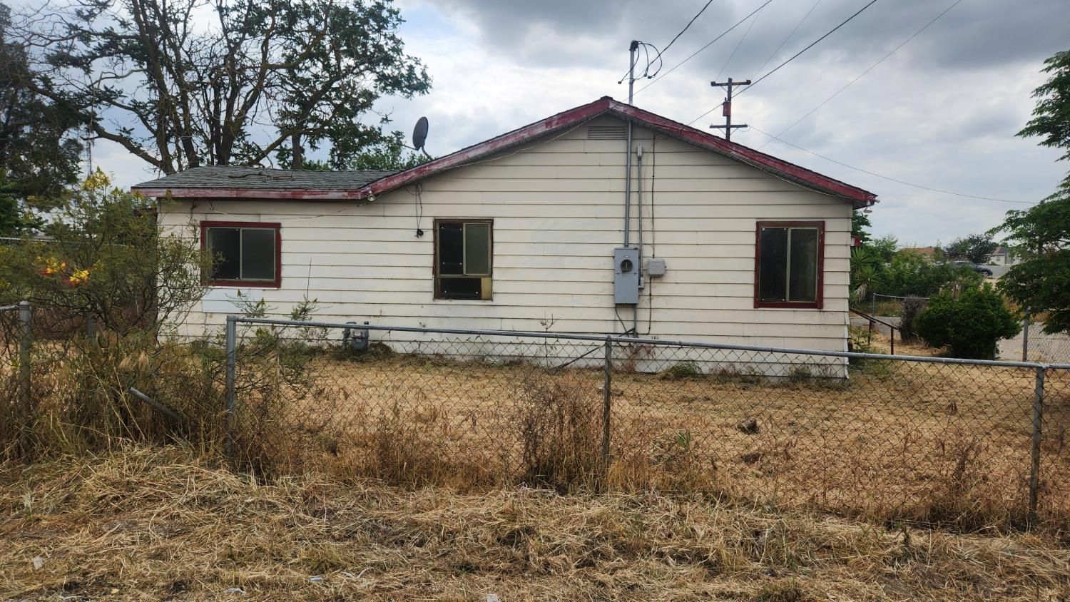 315 W Mariposa W, Fowler, CA 93625