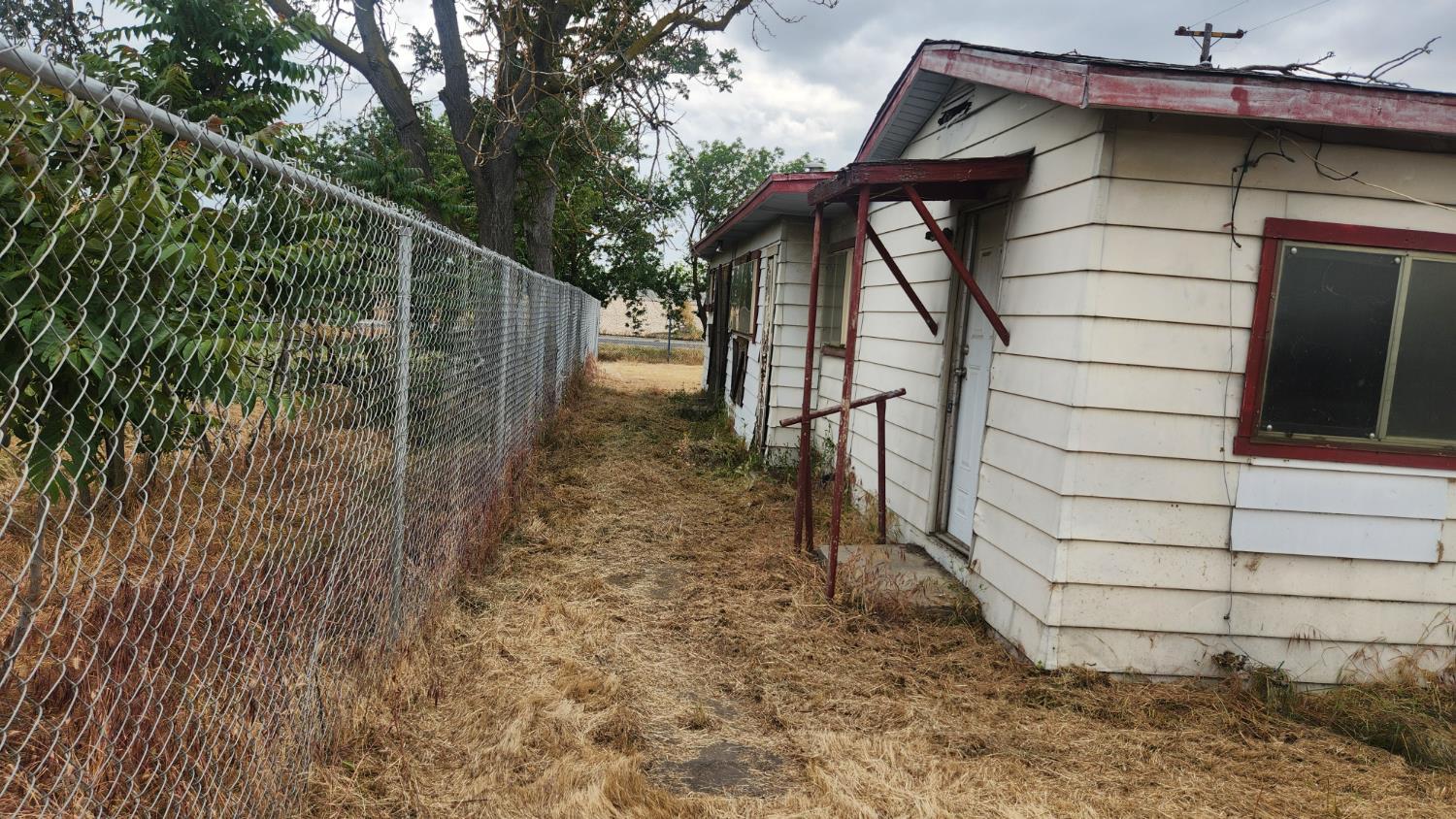 315 W Mariposa W, Fowler, CA 93625