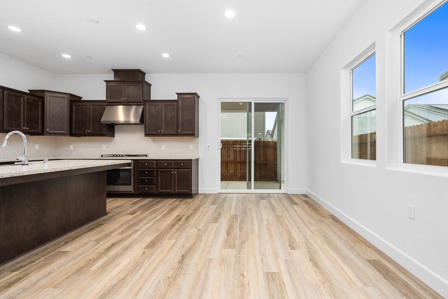 364 Peters Ln S, Madera, CA 93636