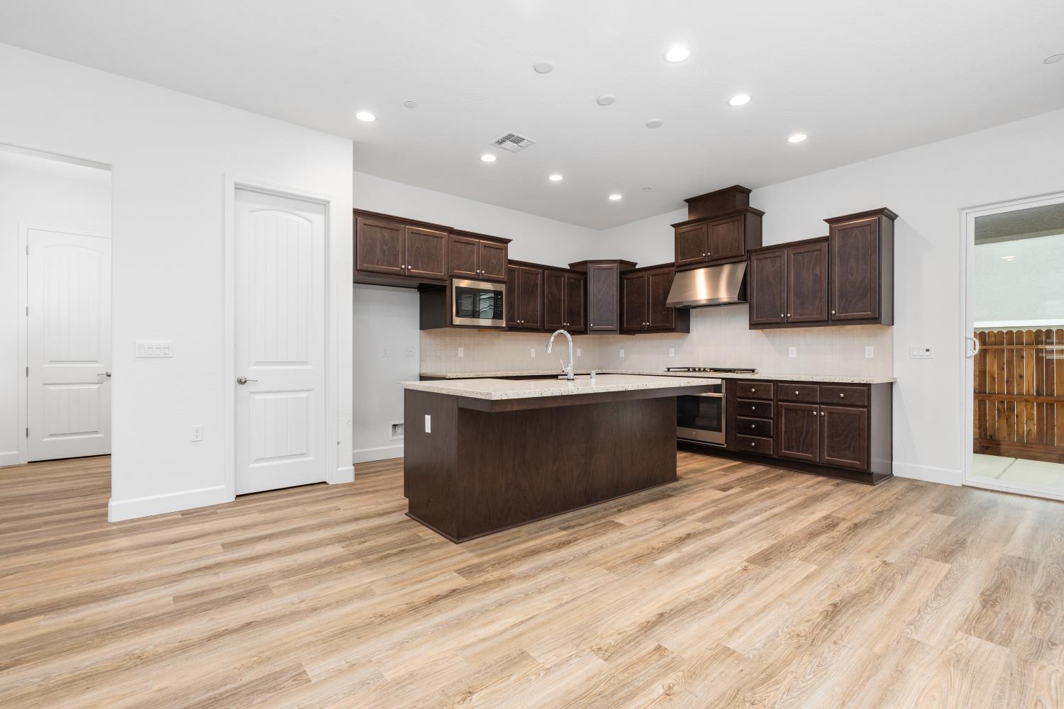 364 Peters Ln S, Madera, CA 93636