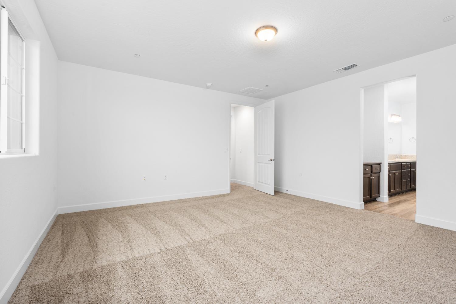 364 Peters Ln S, Madera, CA 93636