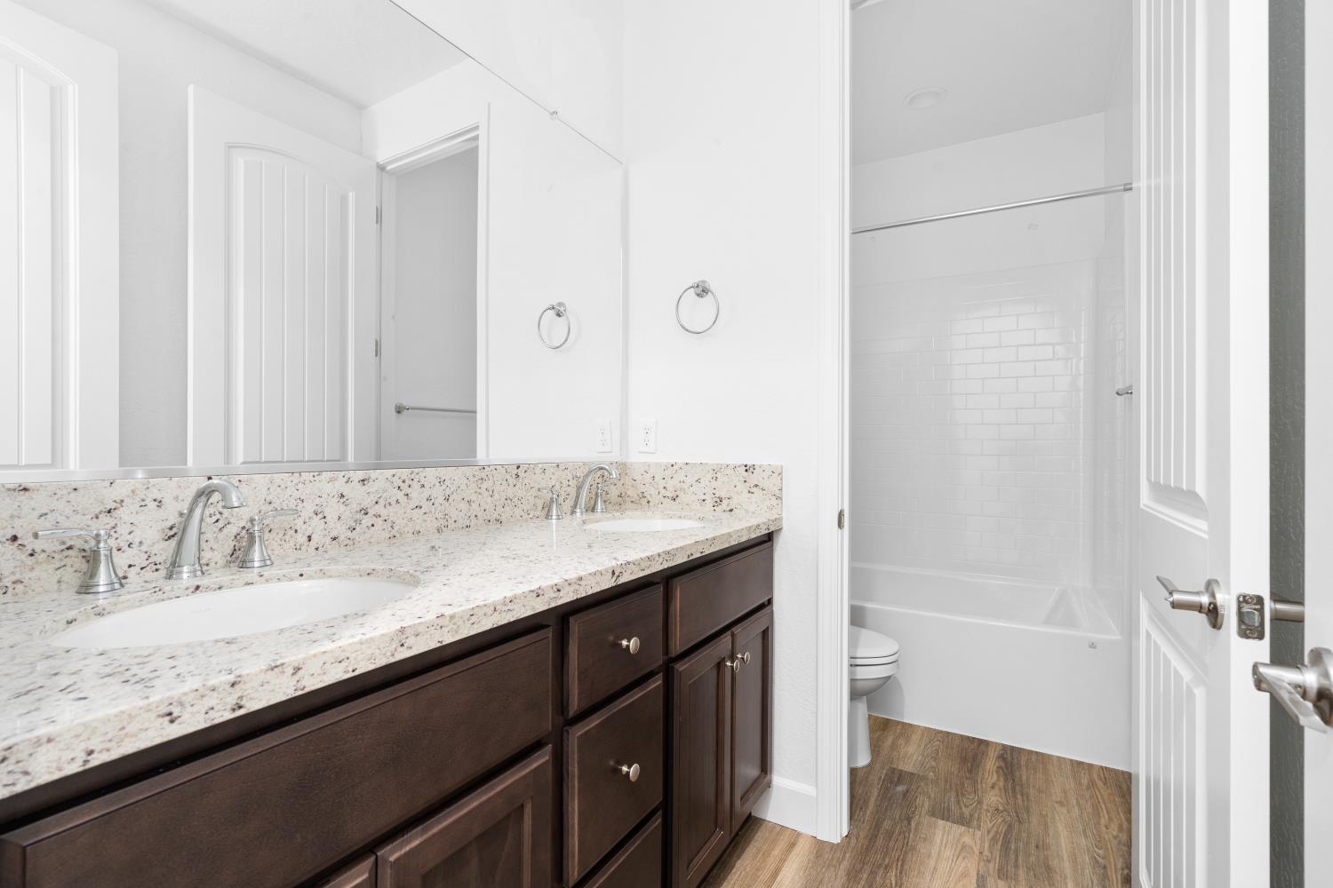 364 Peters Ln S, Madera, CA 93636