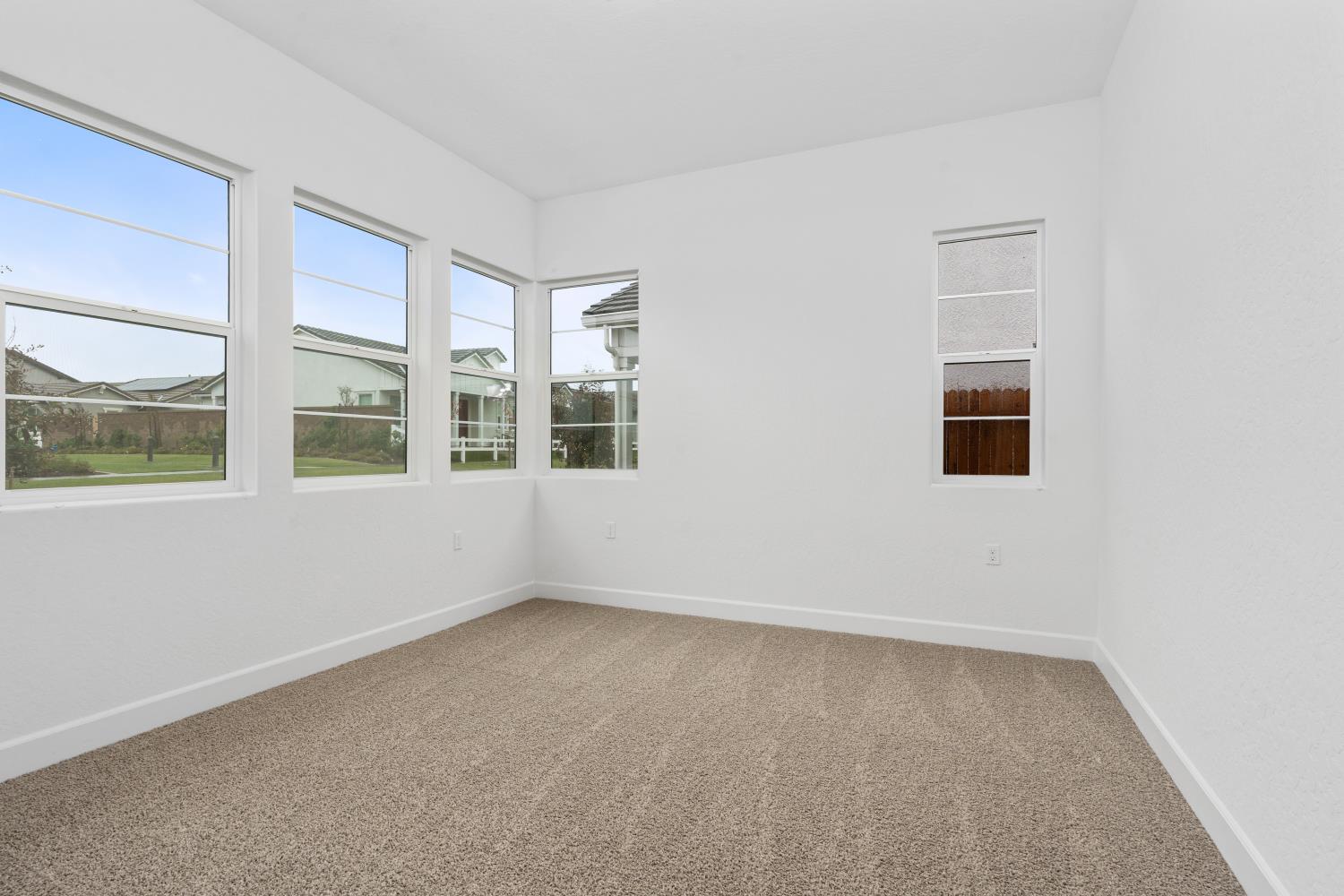 364 Peters Ln S, Madera, CA 93636