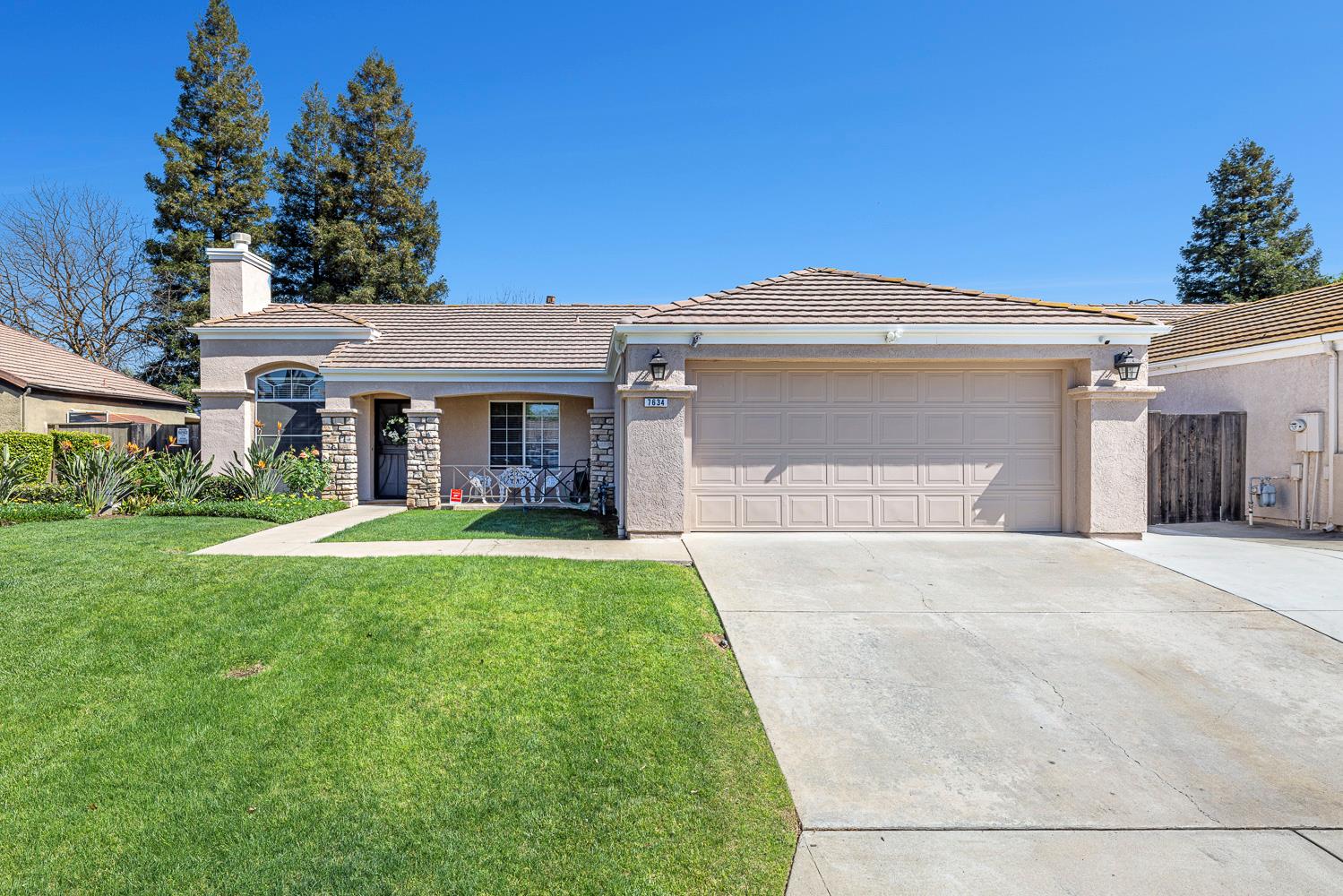 7634 N Dearing Ave, Fresno, CA 93720