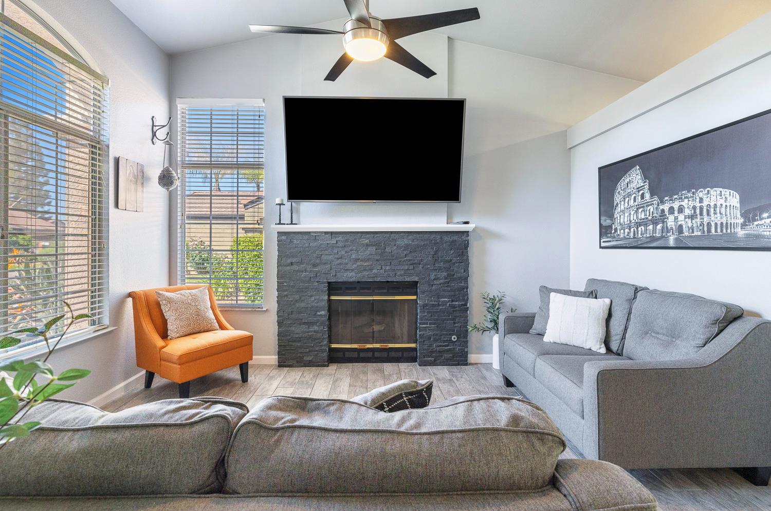 7634 N Dearing Ave, Fresno, CA 93720