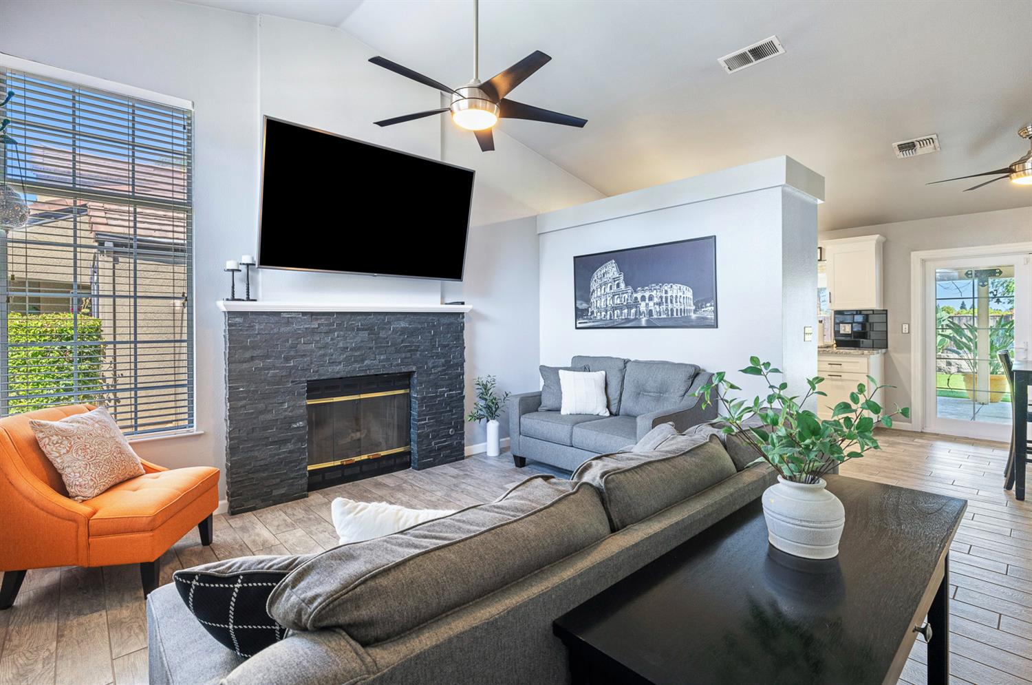 7634 N Dearing Ave, Fresno, CA 93720