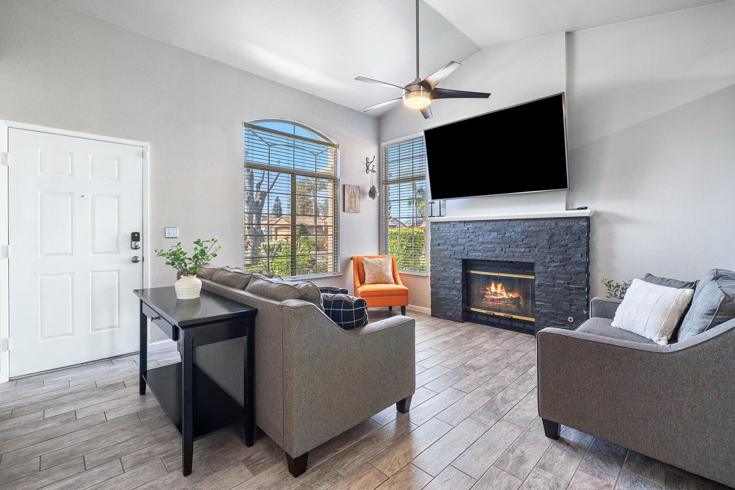 7634 N Dearing Ave, Fresno, CA 93720