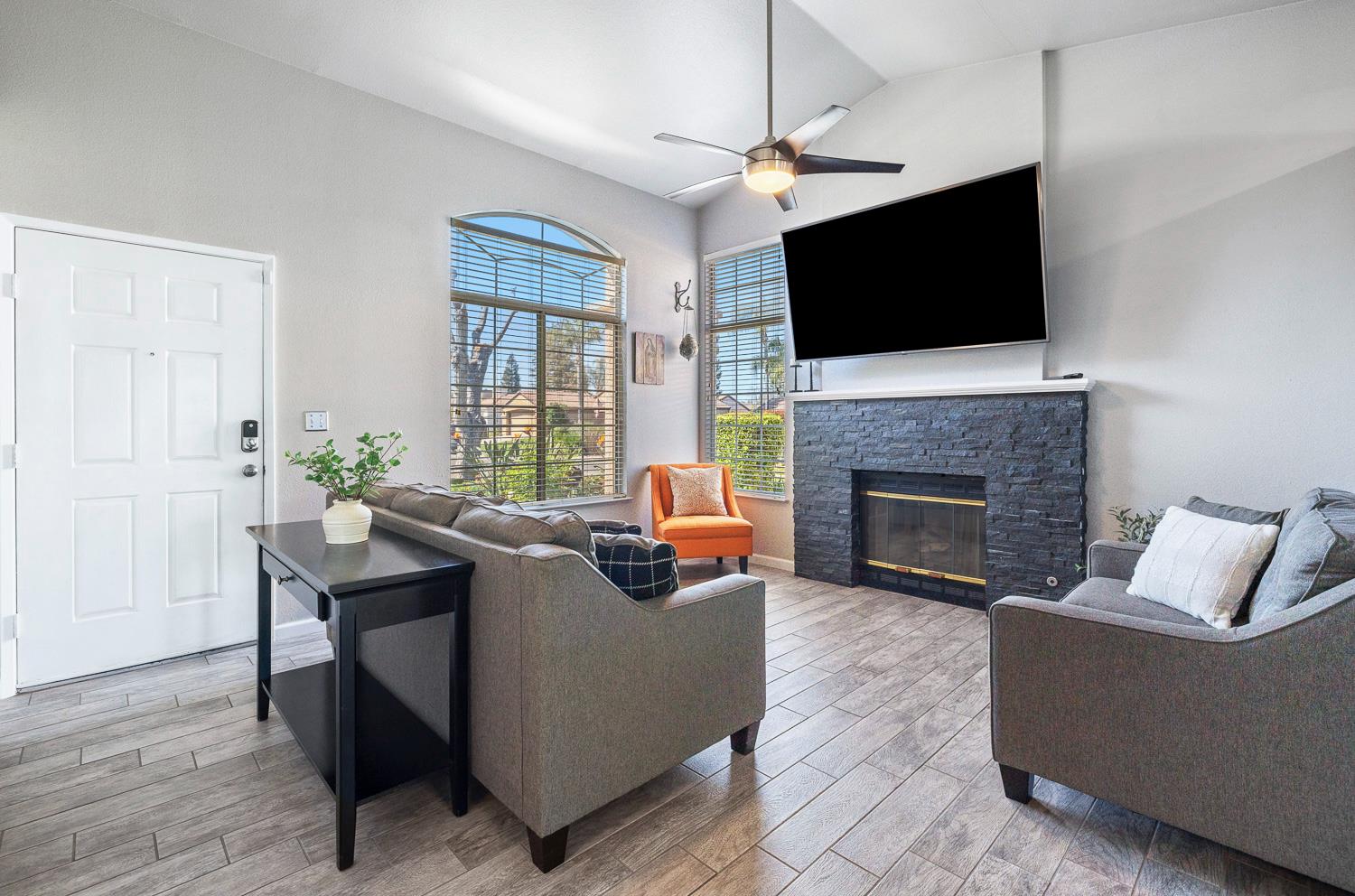 7634 N Dearing Ave, Fresno, CA 93720