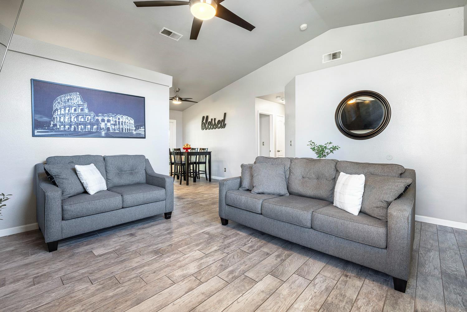 7634 N Dearing Ave, Fresno, CA 93720