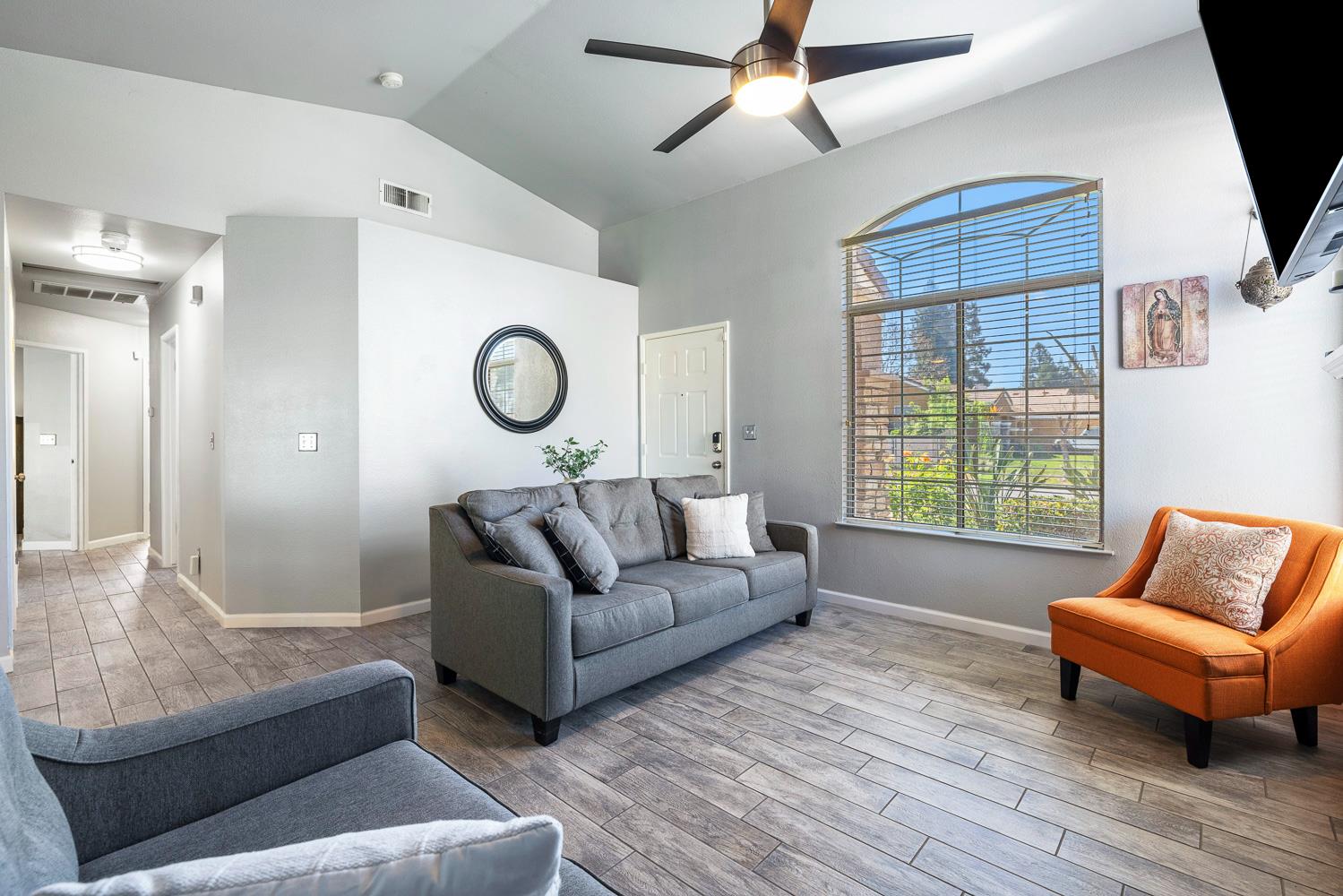 7634 N Dearing Ave, Fresno, CA 93720