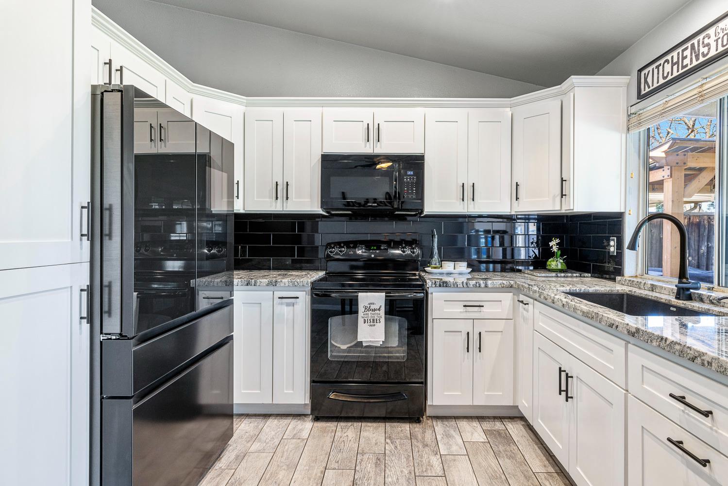 7634 N Dearing Ave, Fresno, CA 93720