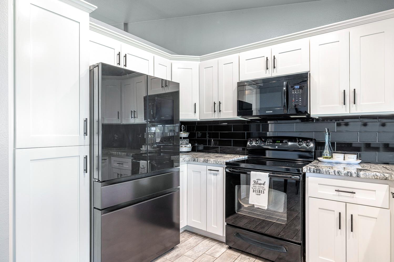 7634 N Dearing Ave, Fresno, CA 93720