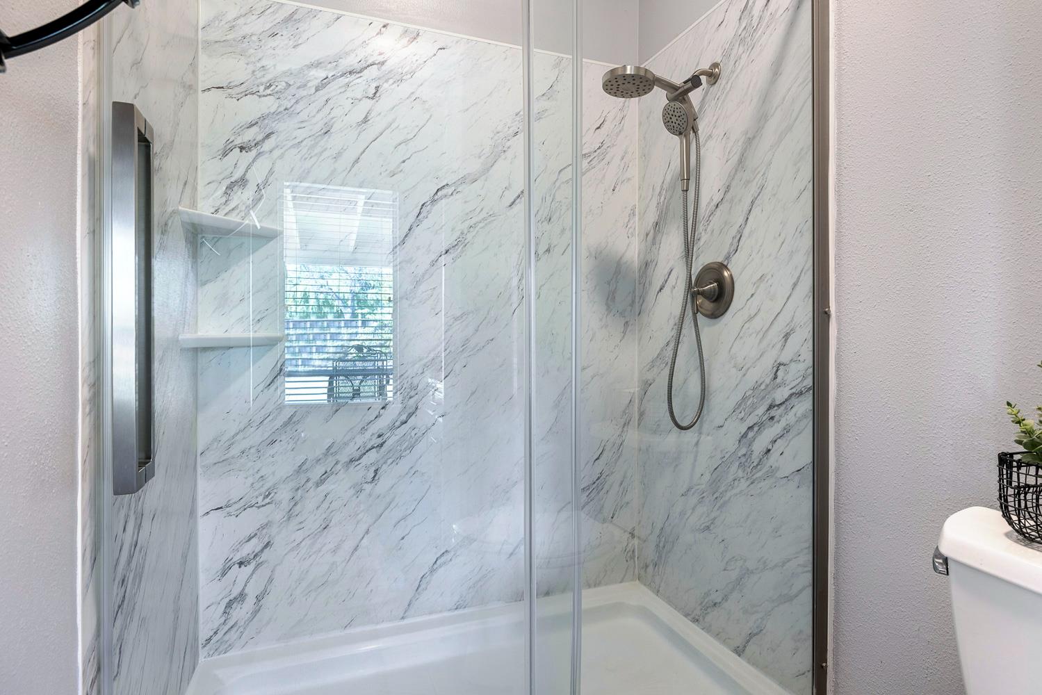 7634 N Dearing Ave, Fresno, CA 93720