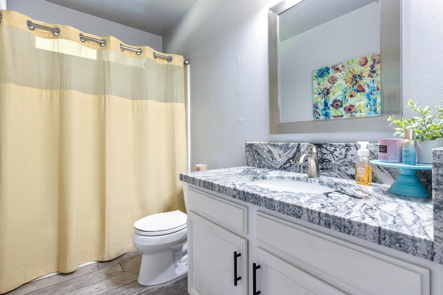 7634 N Dearing Ave, Fresno, CA 93720