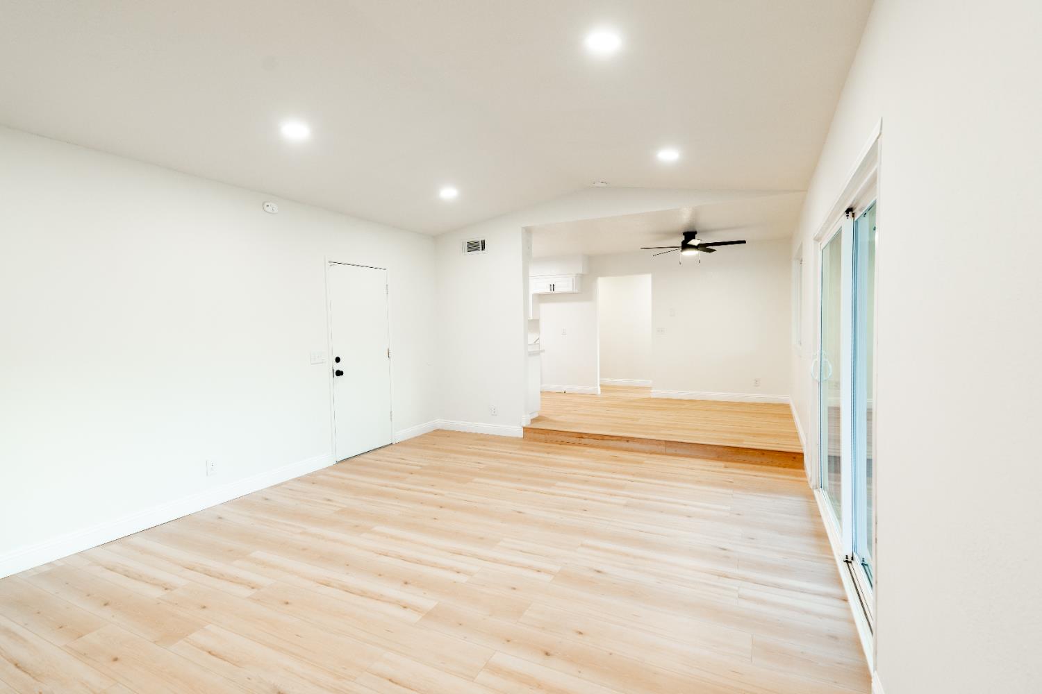 2612 Renn Ave, Clovis, CA 93611