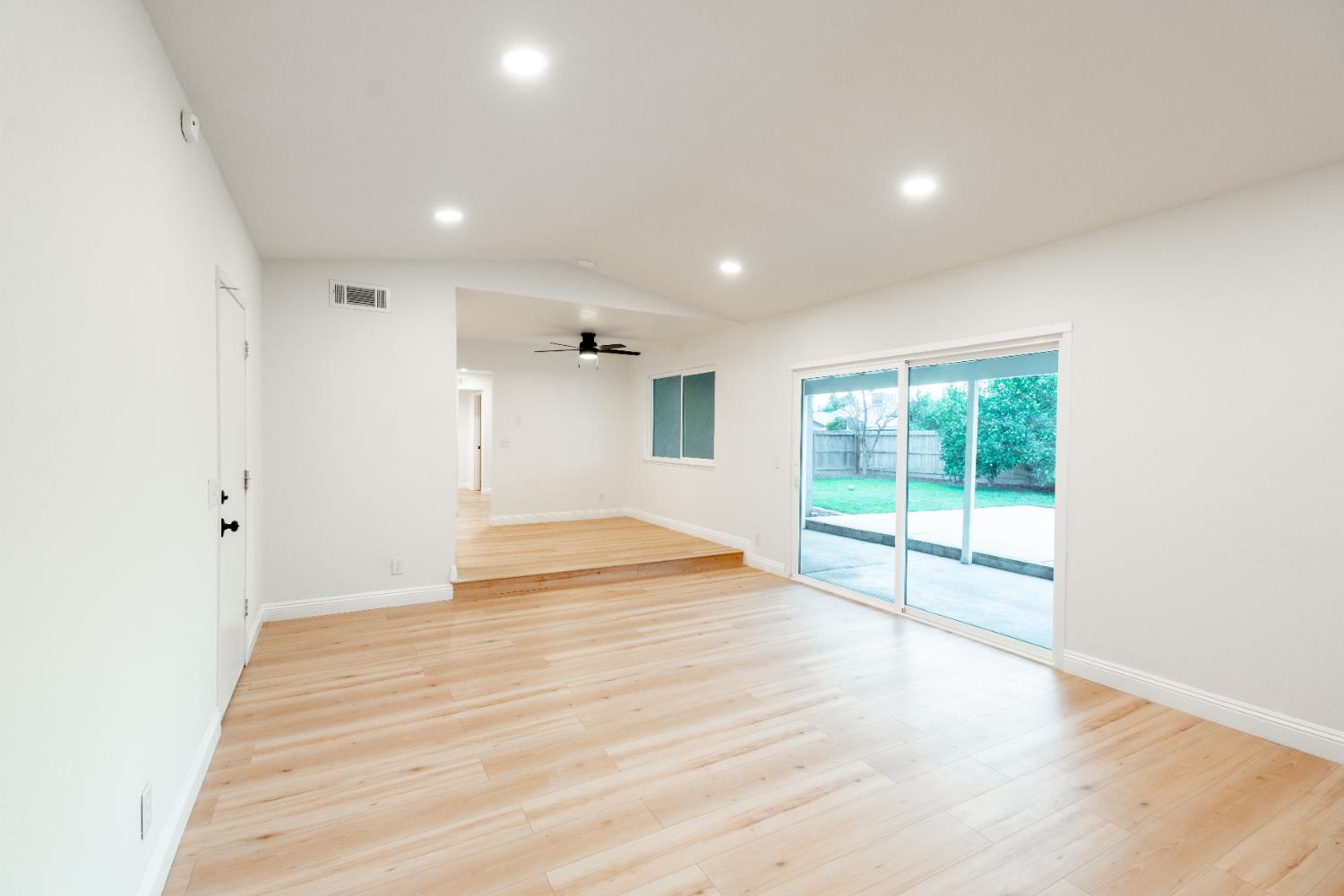 2612 Renn Ave, Clovis, CA 93611