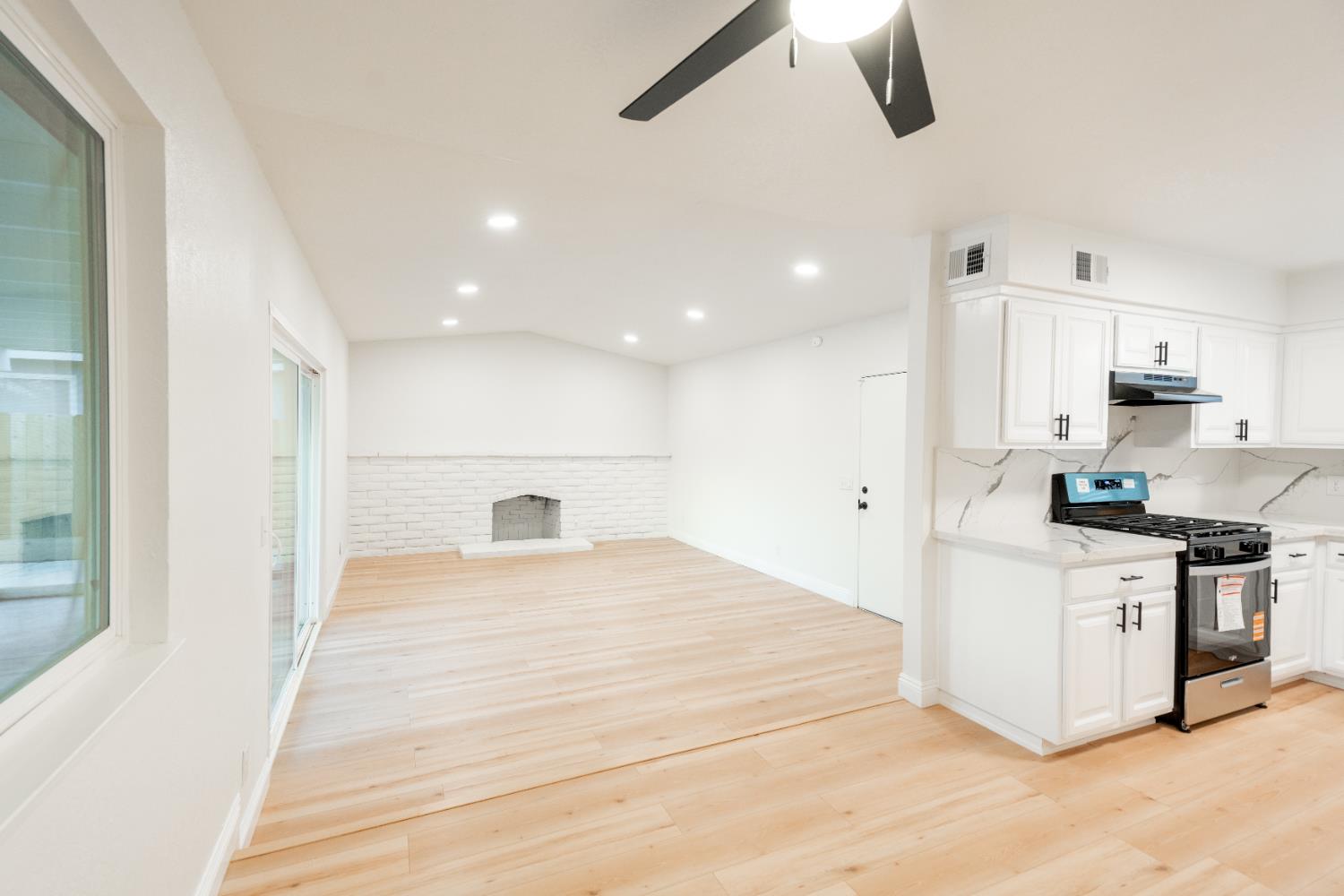 2612 Renn Ave, Clovis, CA 93611