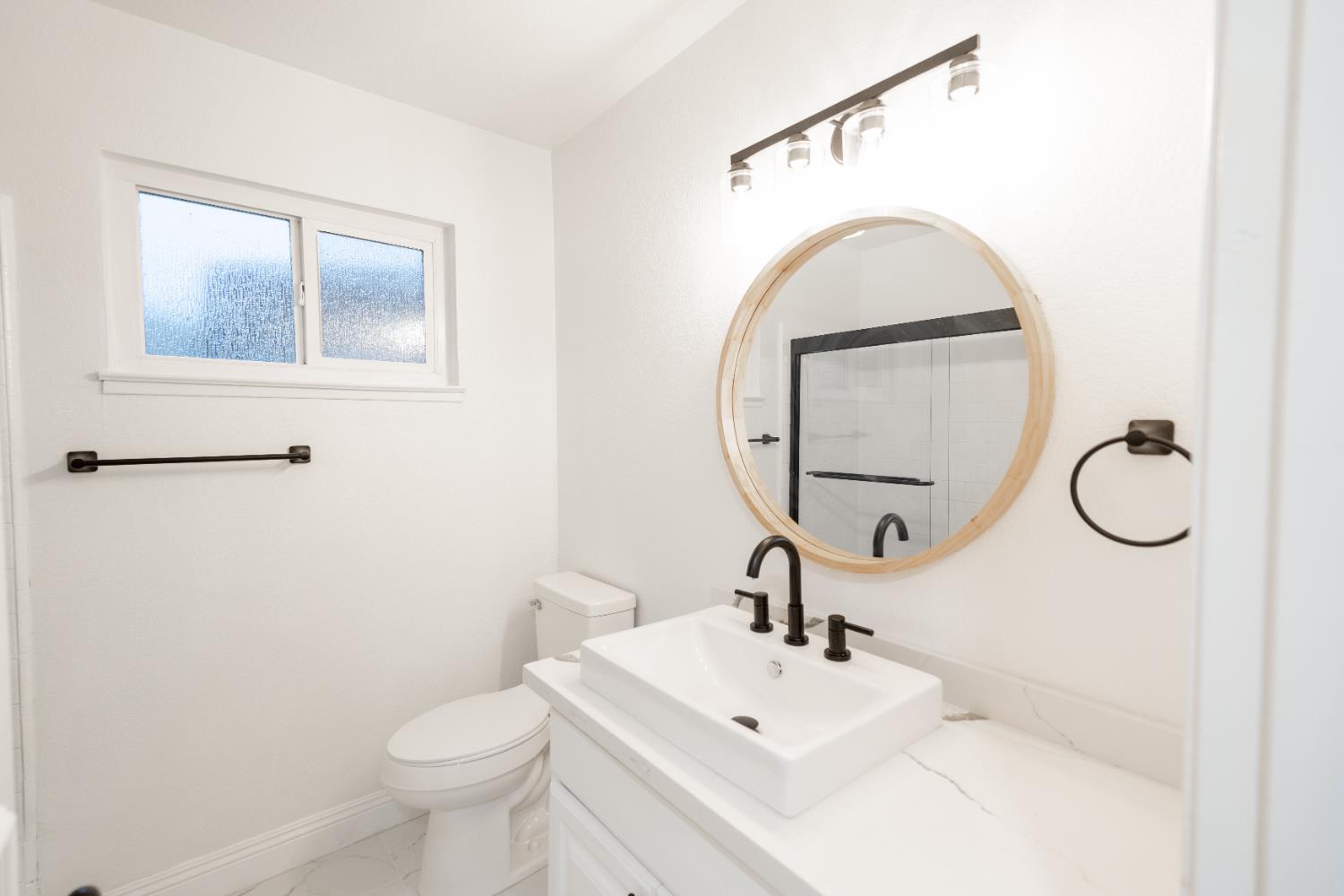 2612 Renn Ave, Clovis, CA 93611