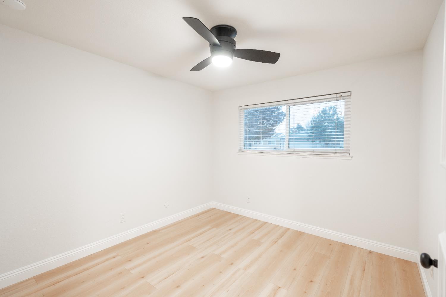 2612 Renn Ave, Clovis, CA 93611