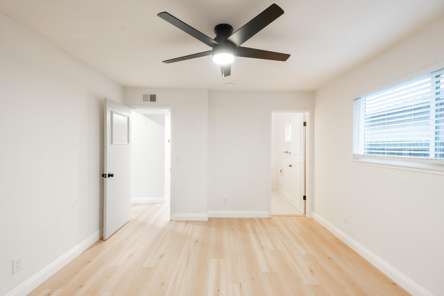 2612 Renn Ave, Clovis, CA 93611