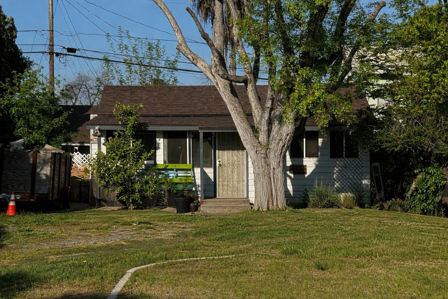 705 N Safford Ave, Fresno, CA 93728