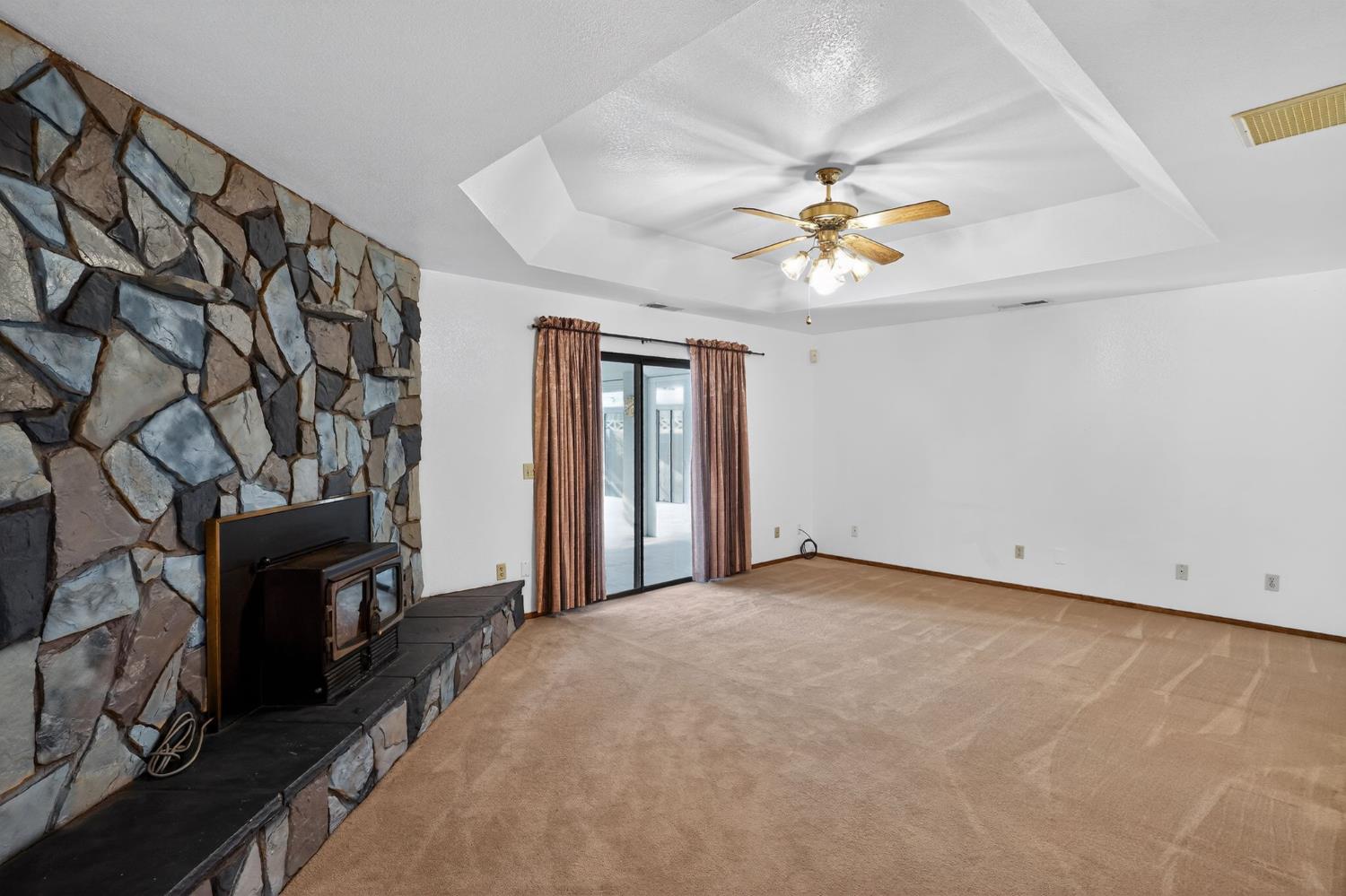 635 N Belmont St, Porterville, CA 93257