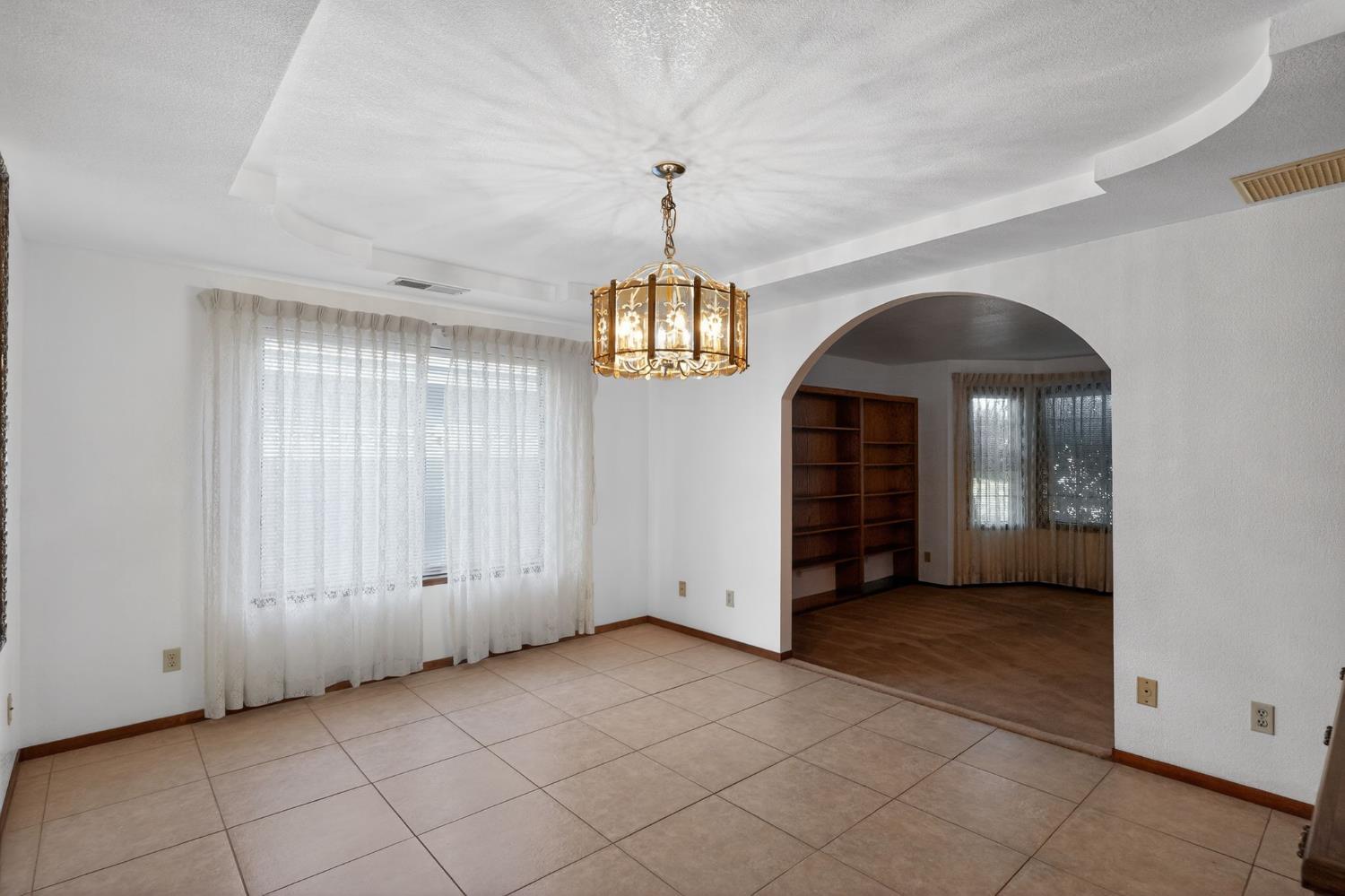 635 N Belmont St, Porterville, CA 93257