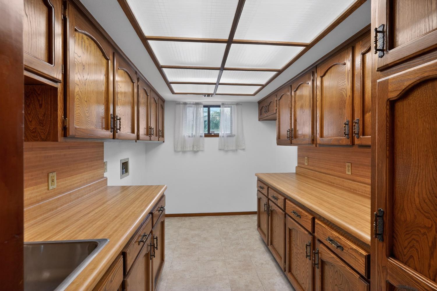 635 N Belmont St, Porterville, CA 93257