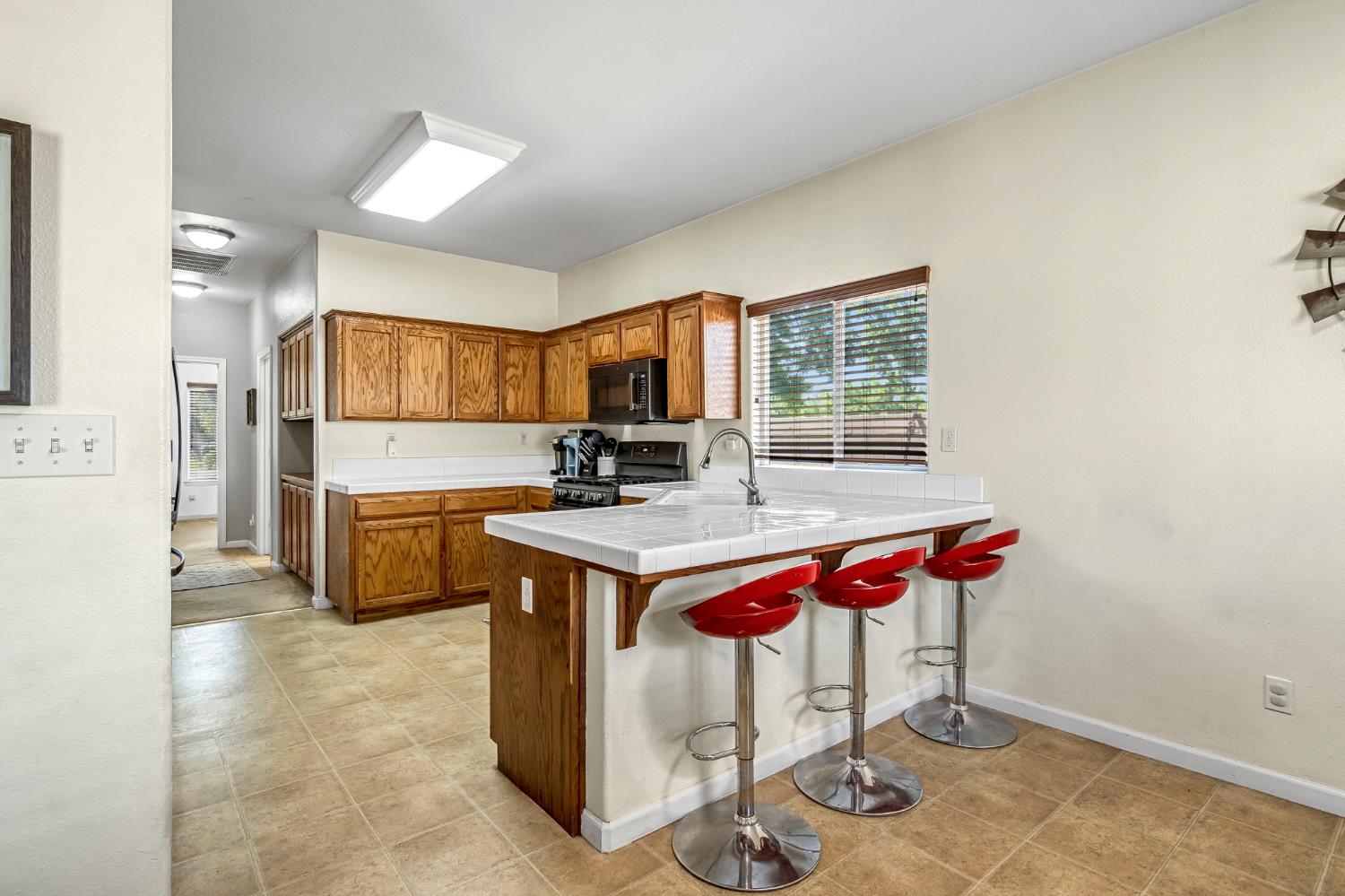 685 W Lake St, Kingsburg, CA 93631