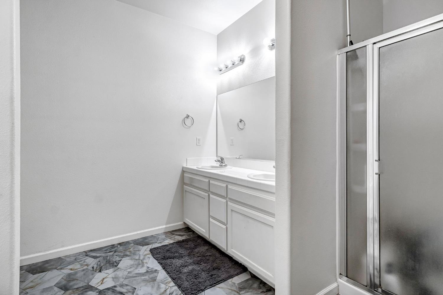 685 W Lake St, Kingsburg, CA 93631