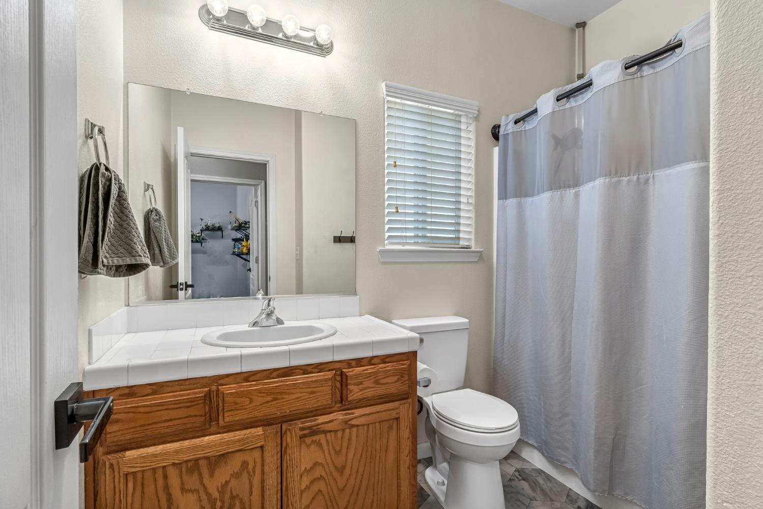 685 W Lake St, Kingsburg, CA 93631