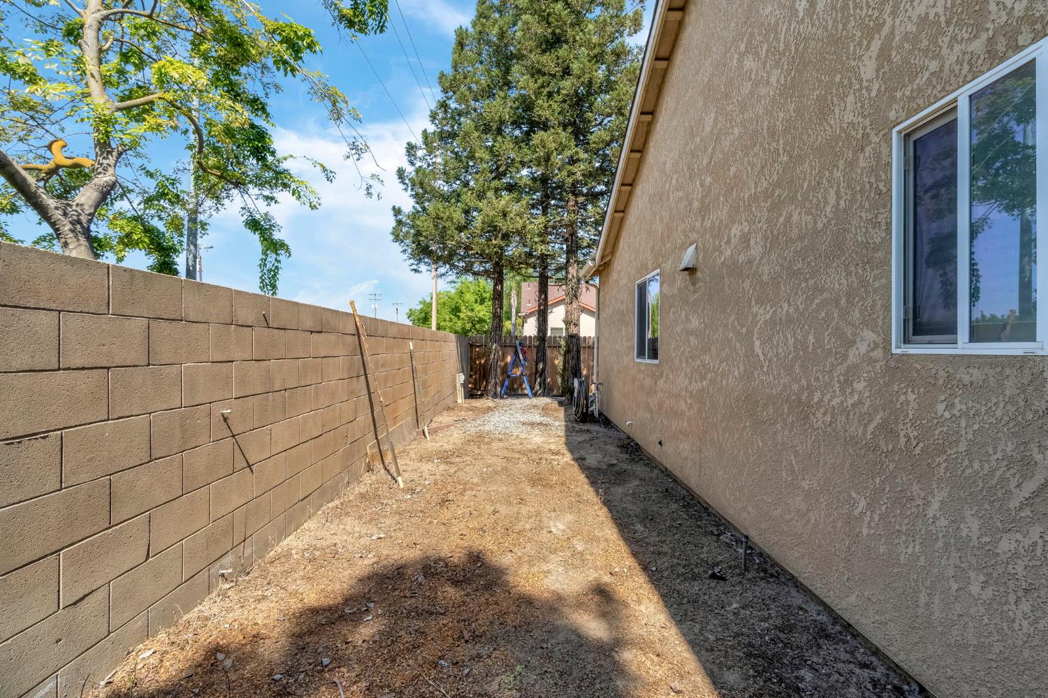 685 W Lake St, Kingsburg, CA 93631