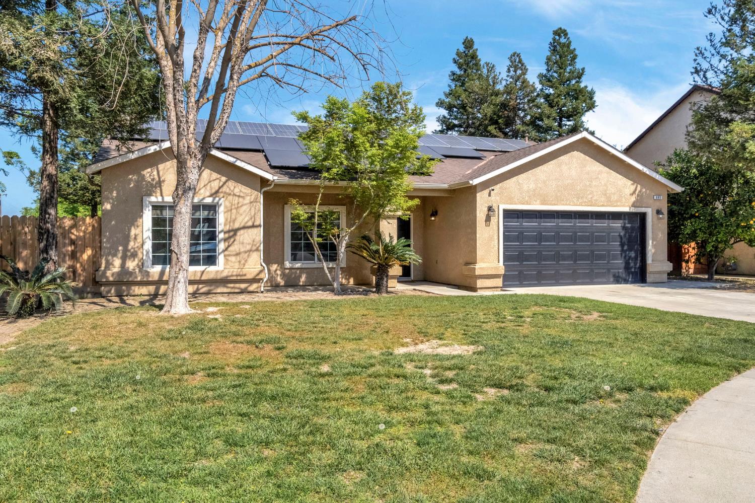 685 W Lake St, Kingsburg, CA 93631