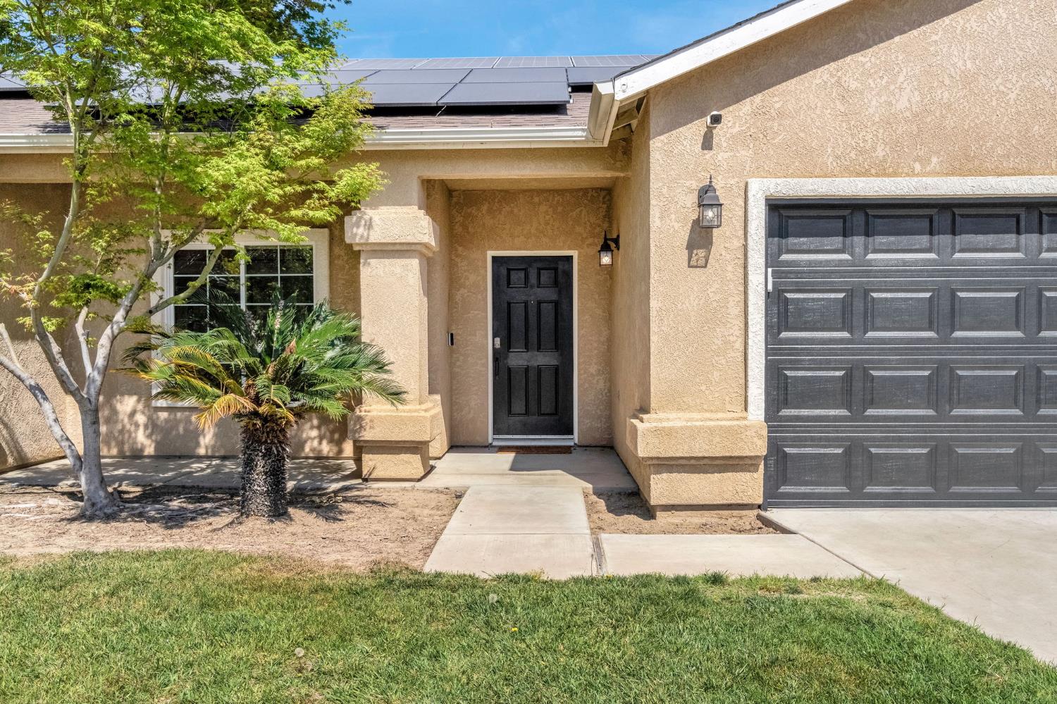 685 W Lake St, Kingsburg, CA 93631