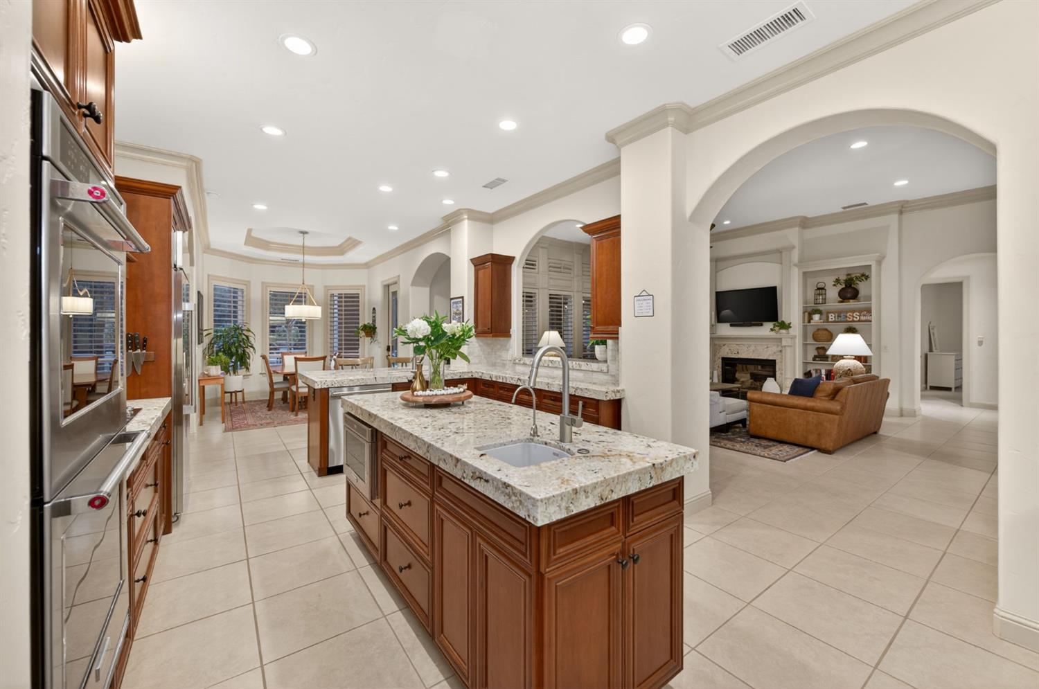 3350 E Via Montiano Ave, Clovis, CA 93619