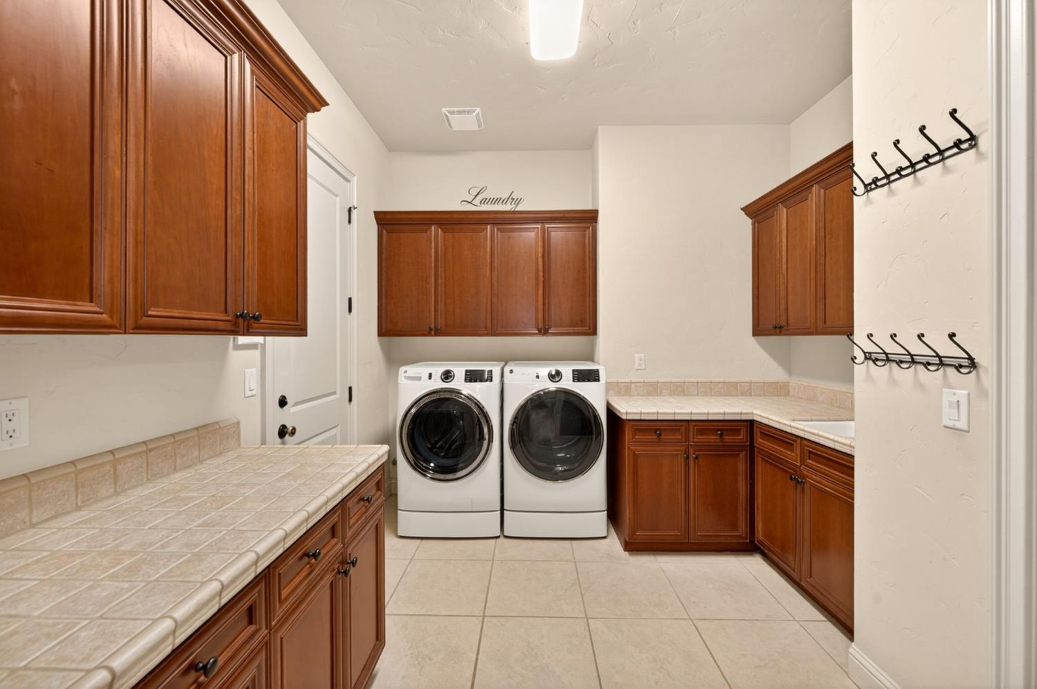 3350 E Via Montiano Ave, Clovis, CA 93619