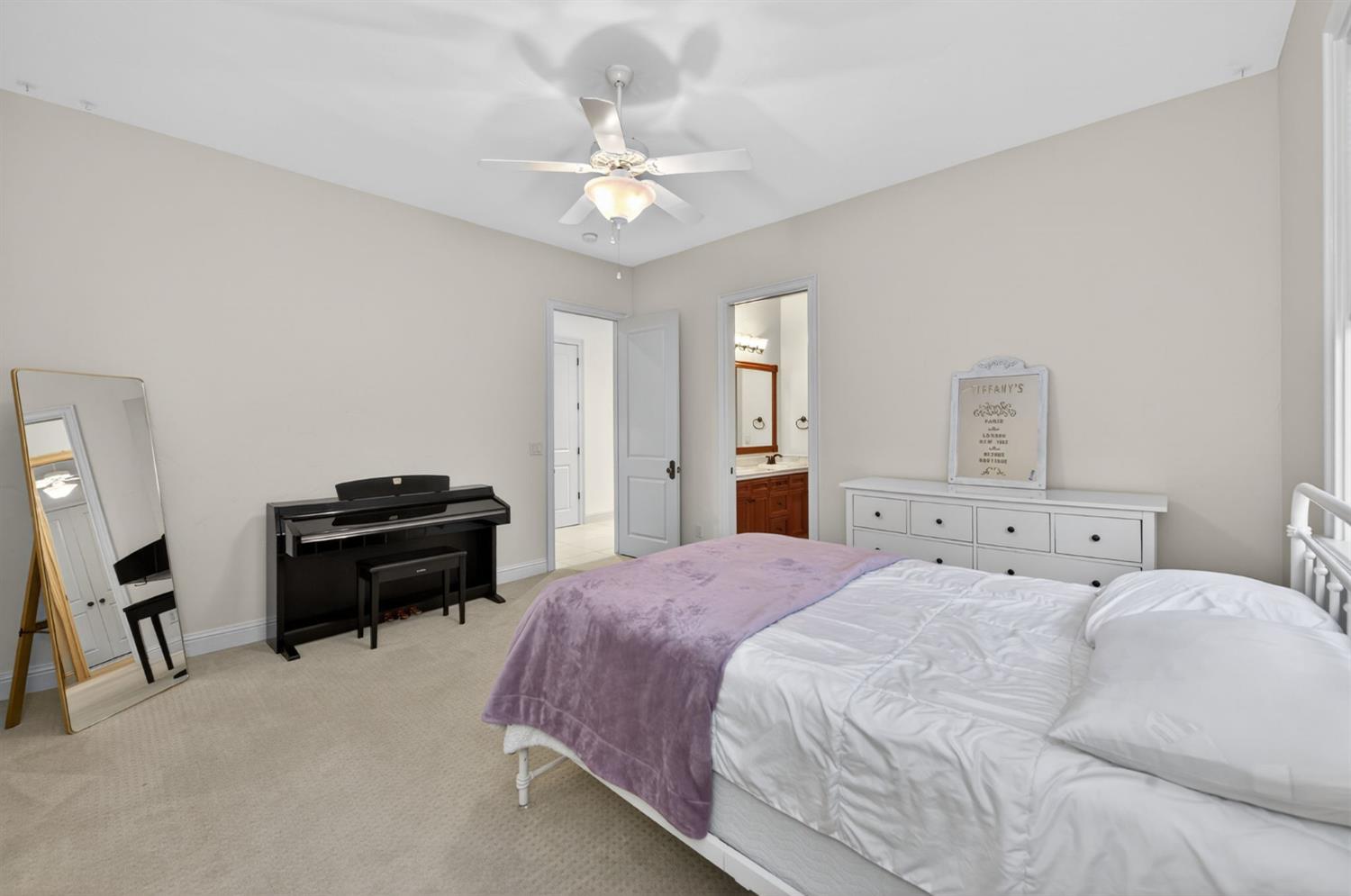 3350 E Via Montiano Ave, Clovis, CA 93619