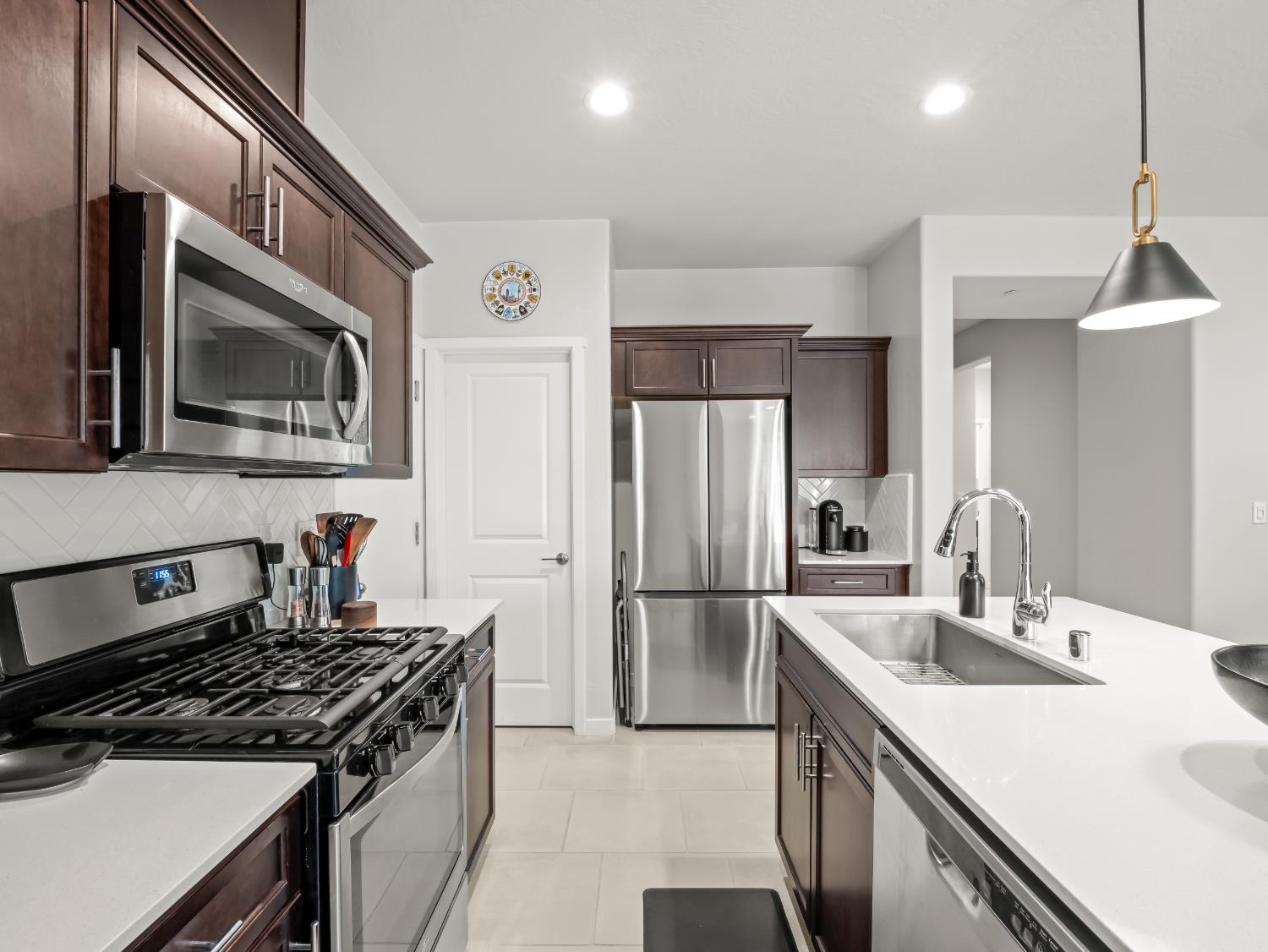 4034 N Vaughan Ave, Fresno, CA 93723