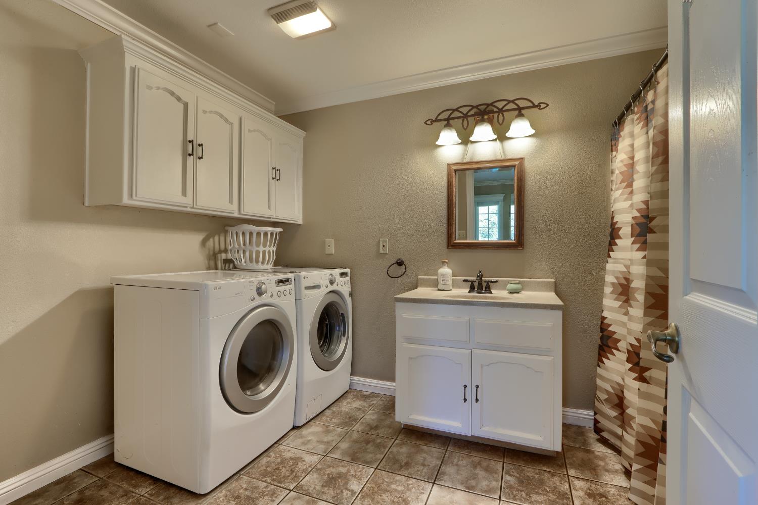 4421 Scrubby Oak Dr, Mariposa, CA 95338