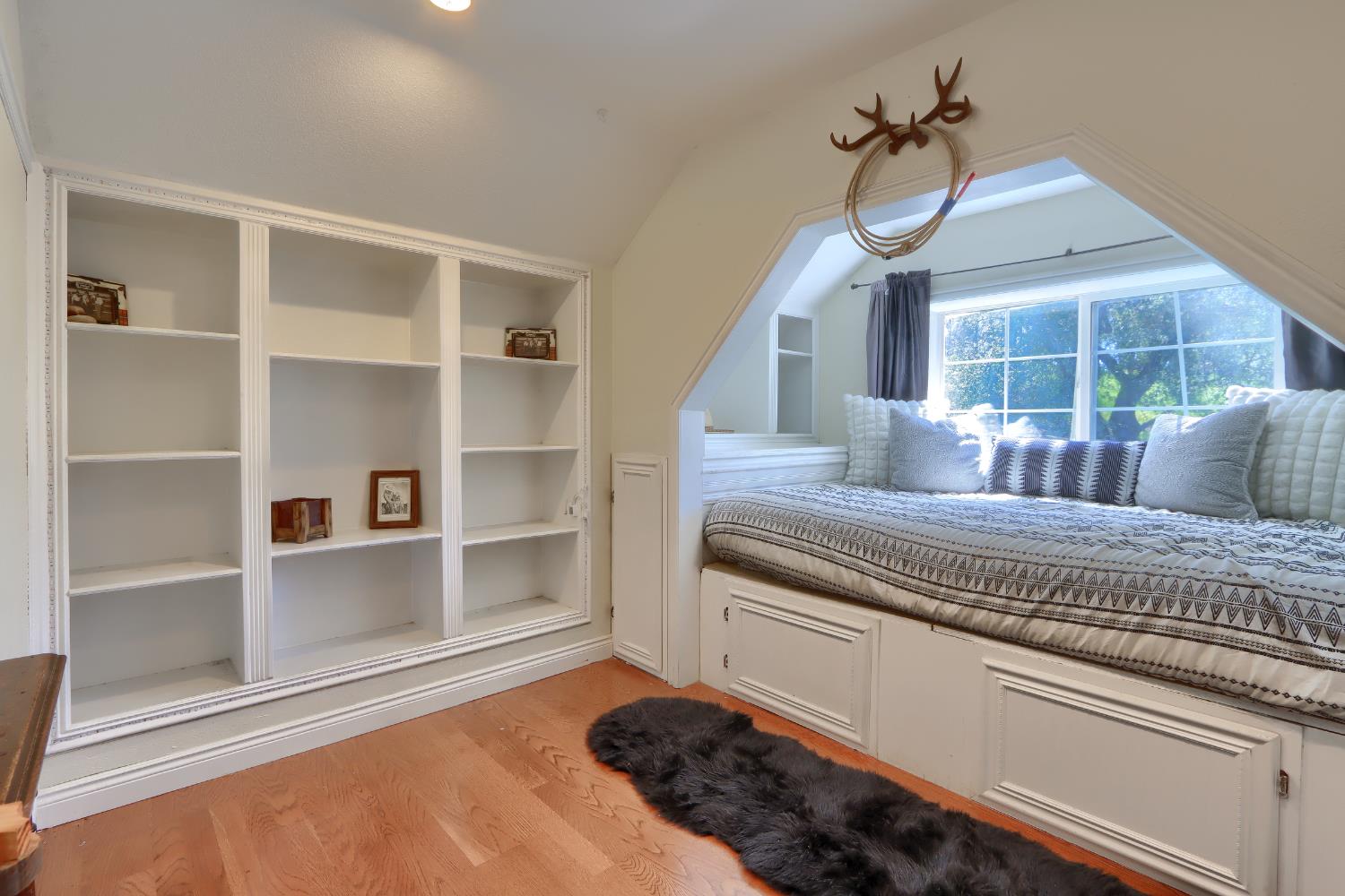 4421 Scrubby Oak Dr, Mariposa, CA 95338