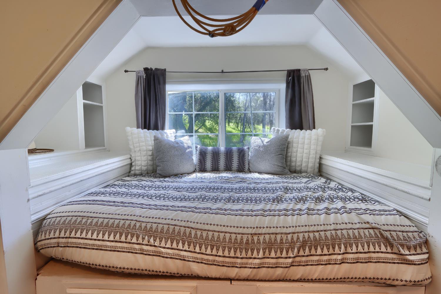 4421 Scrubby Oak Dr, Mariposa, CA 95338