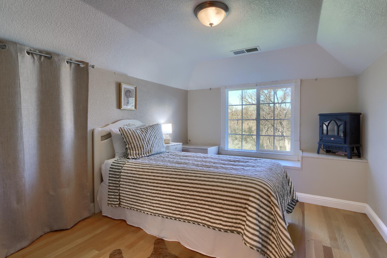 4421 Scrubby Oak Dr, Mariposa, CA 95338